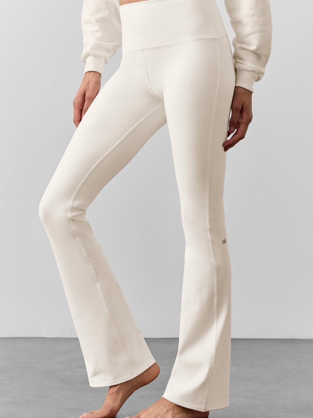 ALO Yoga High-Waist Flare Leggings in Cream